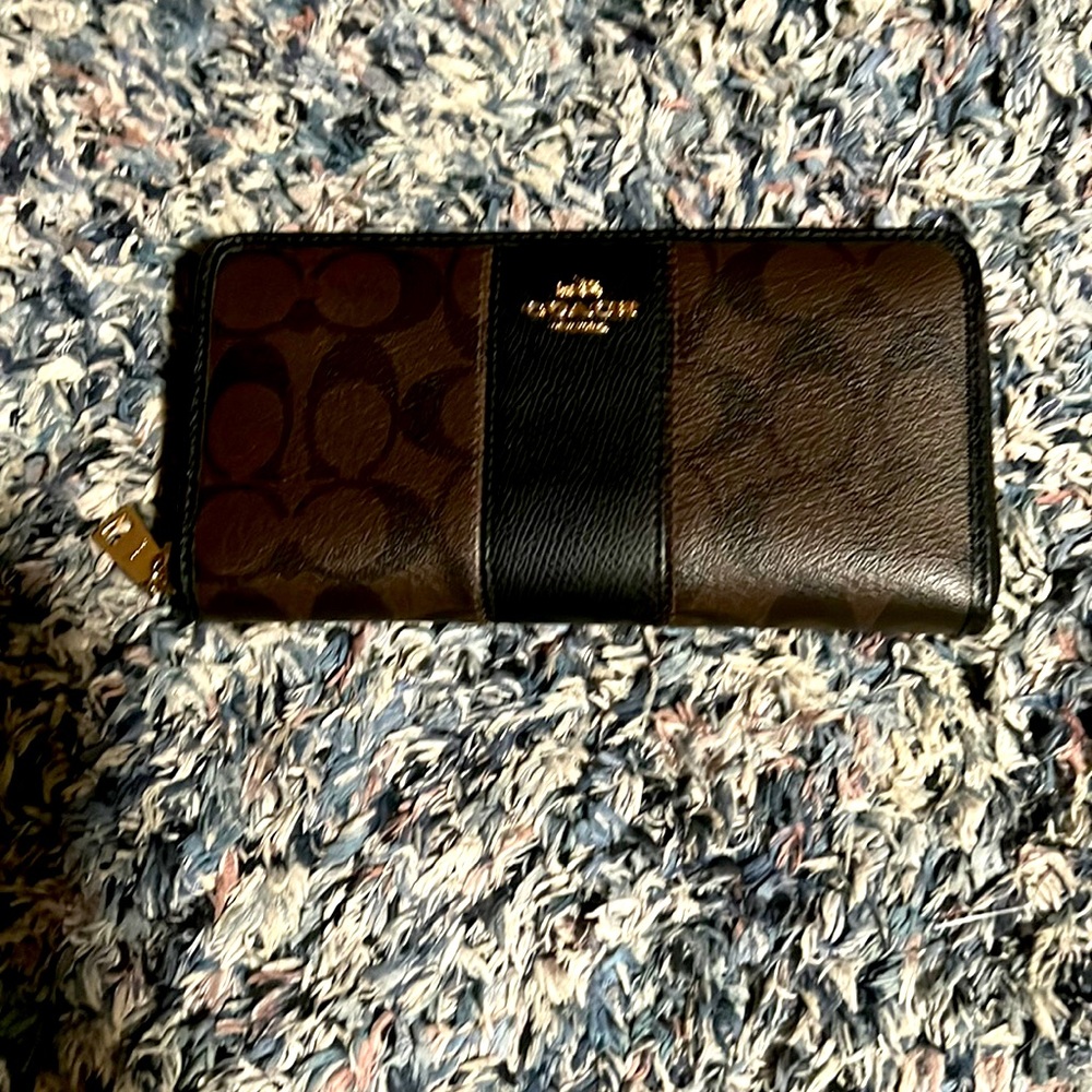 *RESERVED GOR RYANPOCATERRA21* Coach wallet